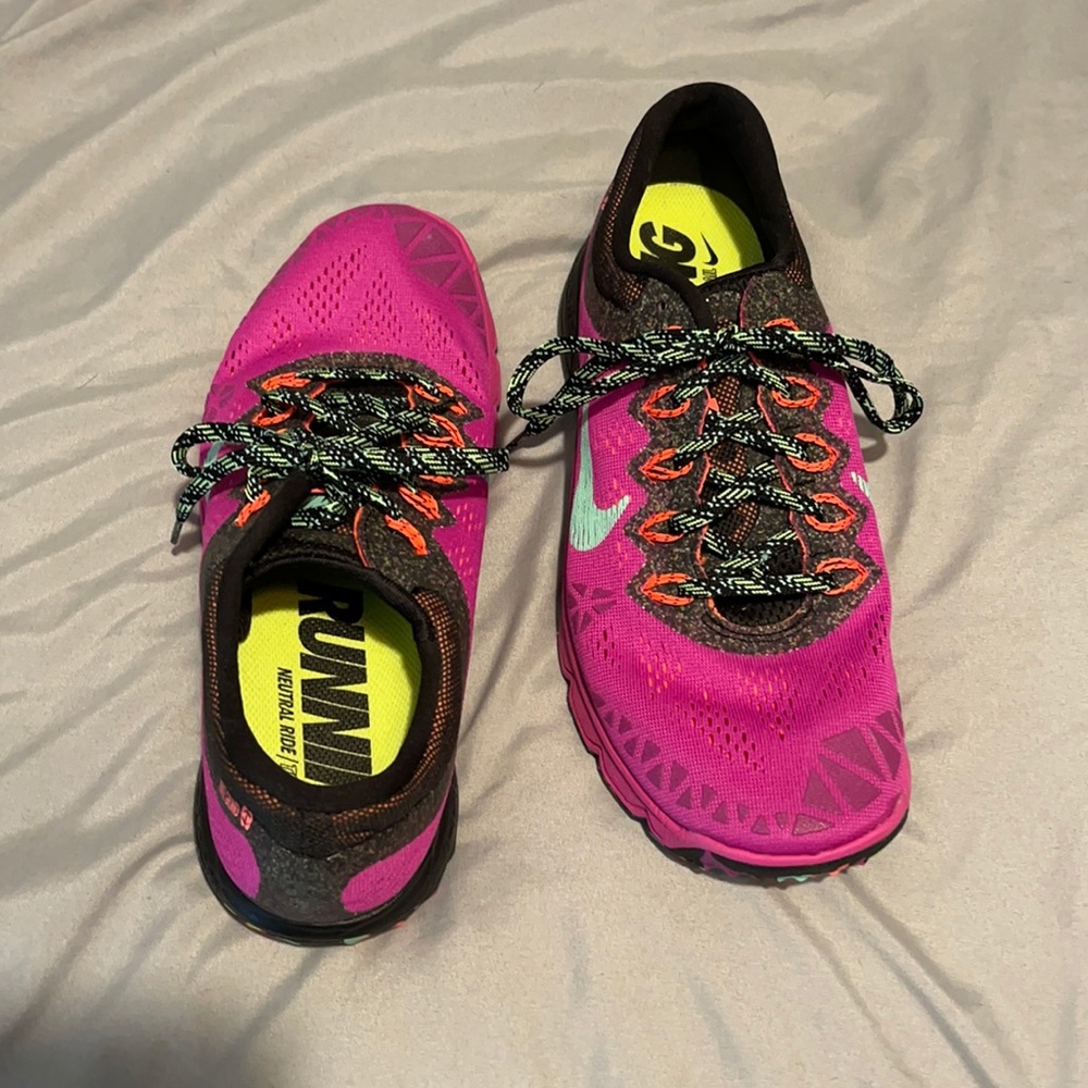 Nike Zoom Kiger 2 in Fuscia Size 9.5